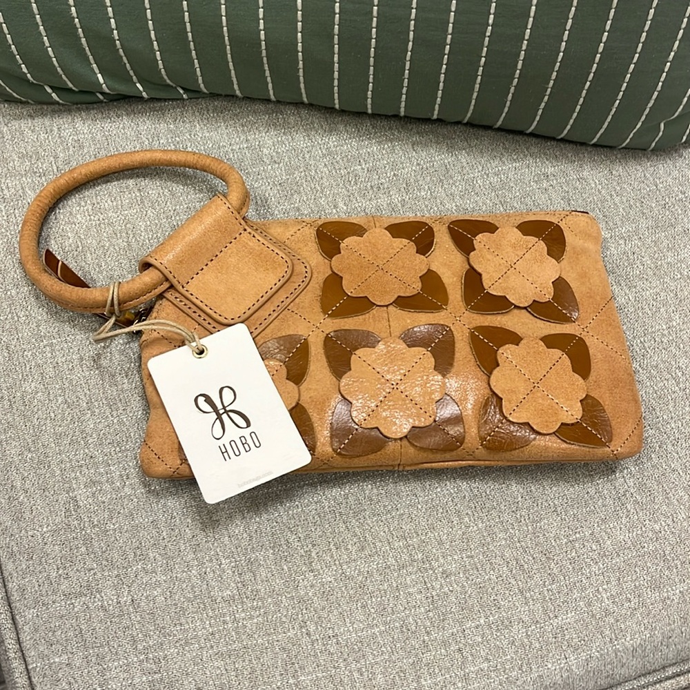 HOBO Sable Wristlet in Floral Appliqué